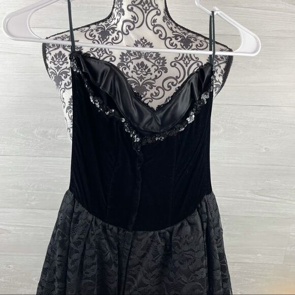 Vintage Gunne Sax Velvet & Lace Strapless Dress - Picture 4 of 6